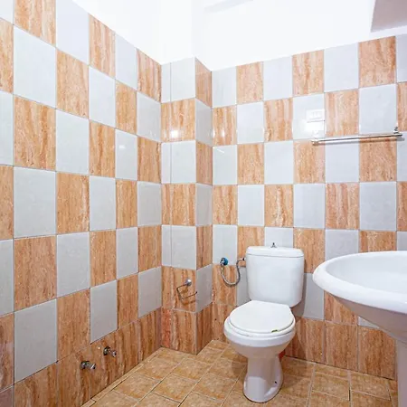 Radhima Res 6 - One Bedroom W Kitchen *