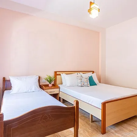 Radhima Res 6 - One Bedroom W Kitchen Apartman Vlora